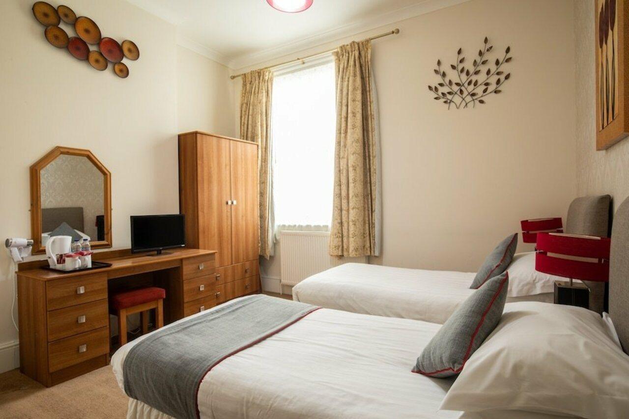 The Berkeley Guesthouse Eastbourne Bagian luar foto