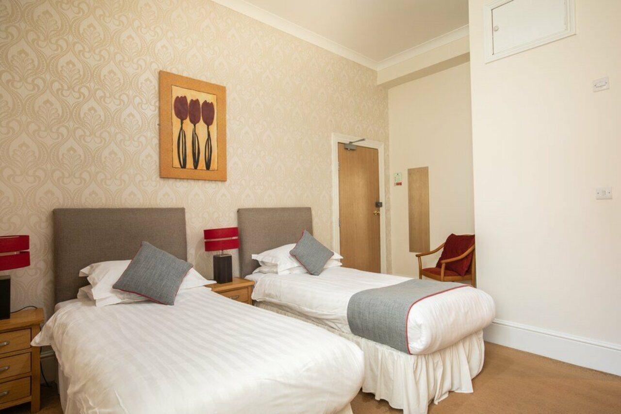 The Berkeley Guesthouse Eastbourne Bagian luar foto
