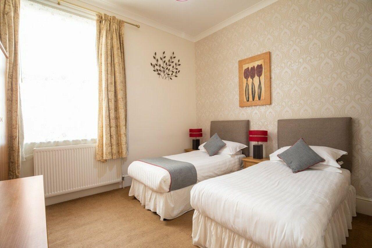 The Berkeley Guesthouse Eastbourne Bagian luar foto