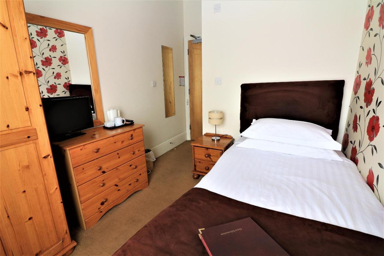 The Berkeley Guesthouse Eastbourne Bagian luar foto