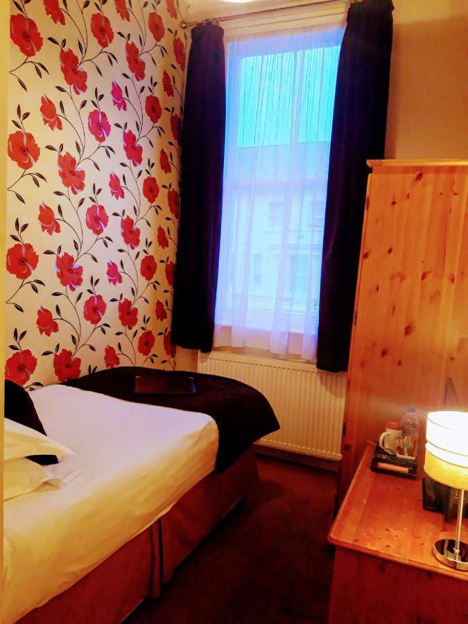 The Berkeley Guesthouse Eastbourne Bagian luar foto