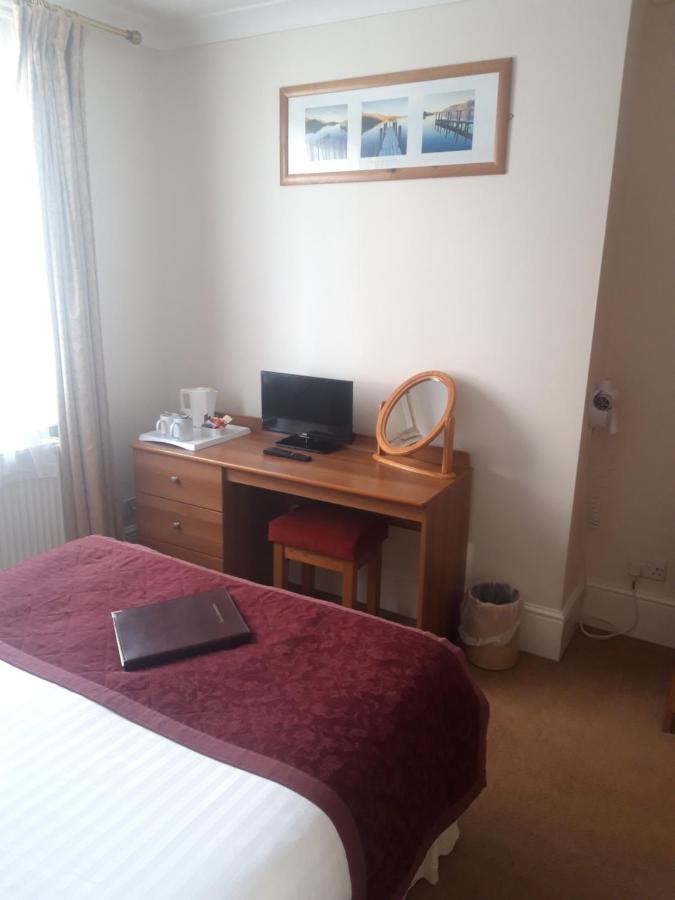 The Berkeley Guesthouse Eastbourne Bagian luar foto